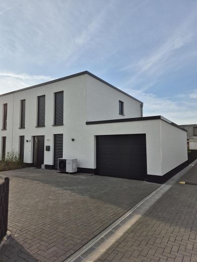 Doppelhaushälfte Neubau in Gehrden/Northen – Vorderseite Eingangsbereich
