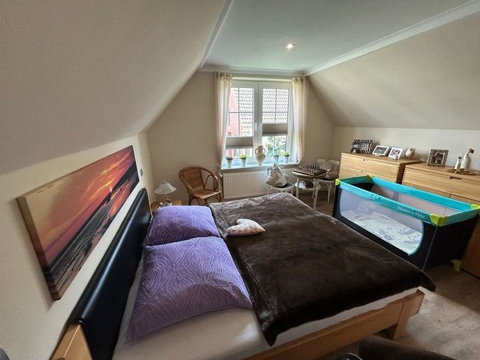 Exquisites, saniertes Bauernhaus mit Einliegerwohnung und Doppelcarport - Eine besondere Immobilie – Gästezimmer Hauptwohnung