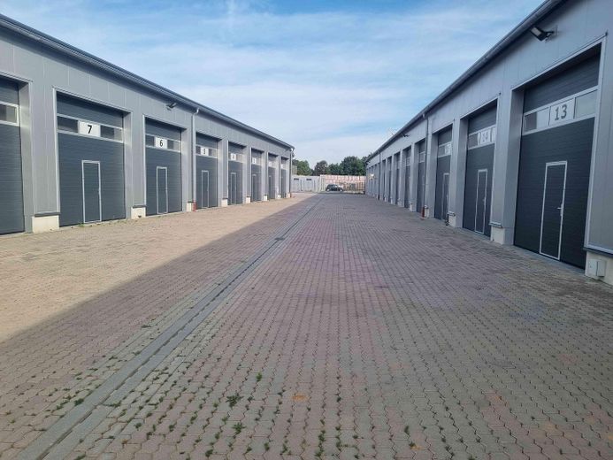 Kompakte Lagerhalle mit 55qm in zentraler Lage zu Vermieten! – Innenhof der gesamten Anlage