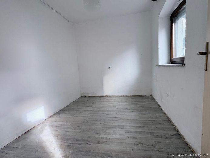 REDUZIERT!! Ein Zuhause mit Potenzial und Wohlfühlcharakter in Höchstädt – VUB0002350-3