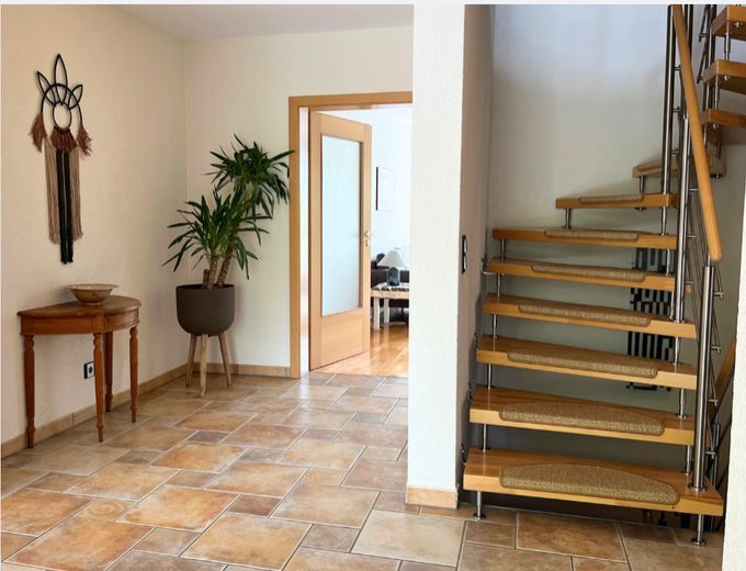 Flur mit Blick ins Wohnzimmer
