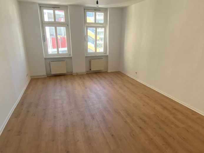 Großzügige 2,5-Raum-Wohnung mit Einbauküche – Schlafzimmer