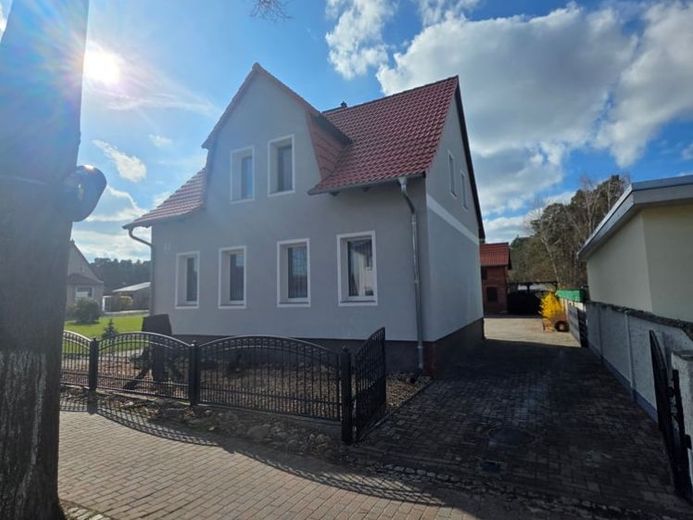 Dom jednorodzinny z idylliczną działką o powierzchni 2.563 m² – Zdjęcie 1