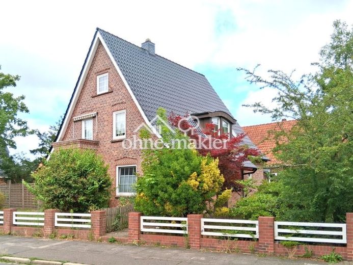Zweifamilienhaus mit Werkstatt in zentraler Lage. – Foto 1