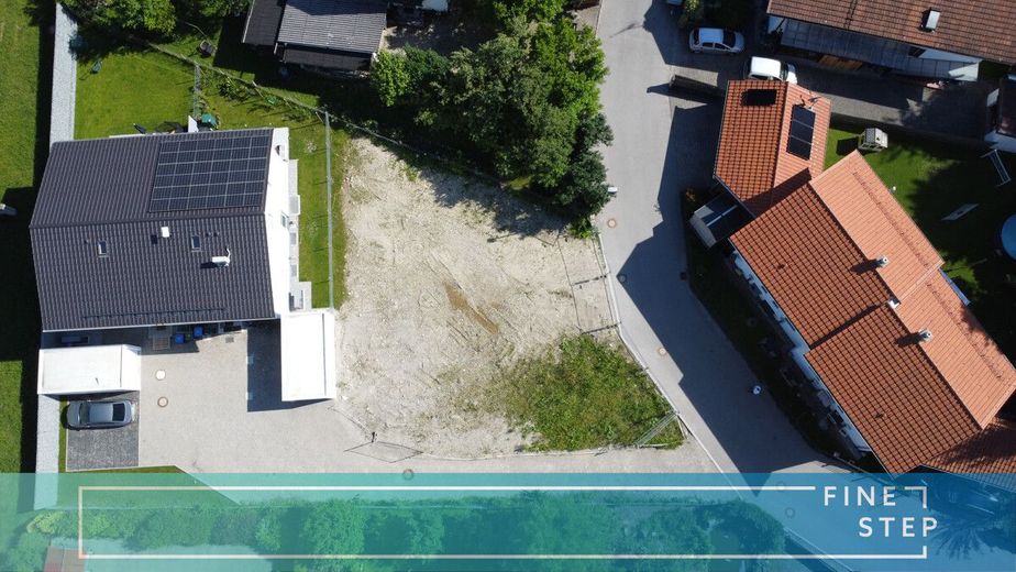 Baugrundstück mit bereits erbrachten Bauleistungen für den Bau einer Doppelhaushälfte – FINESTEP Immobilien
