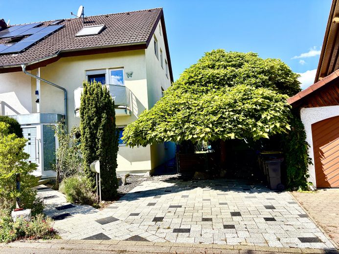 Semi-detached house in Eschbach – Photo 1
