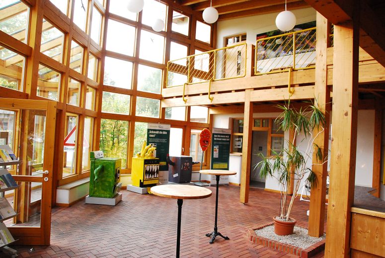 Büro- u. Praxisflächen im TaT Themenpark, repräsentativ, modern, zentral inkl. Parkplätze – Foyer Haus "H"