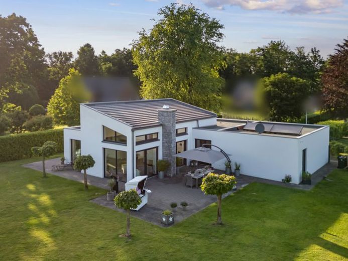 Moderne Architektenvilla für Menschen, die Ruhe, Design und Privatsphäre lieben – Foto 1