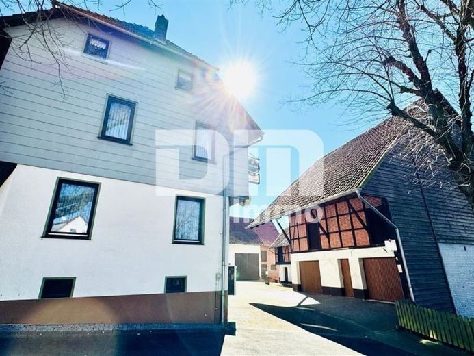 Großer Dreiseithof mit 2 bis 3 Wohneinheiten, 3 Nebengebäuden + großem Grundstück – फोटो 1