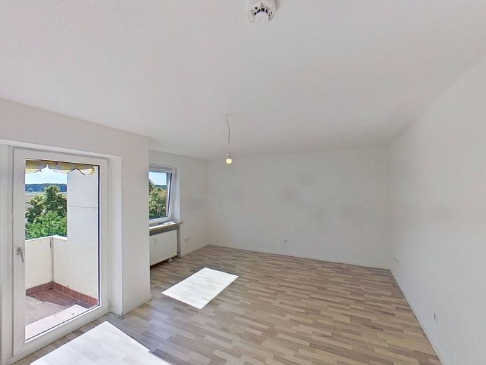 Helle 3-Zi.-Whg. mit BALKON in ruhiger Wohnlage – Ansicht II: Wohn- und Esszimm…