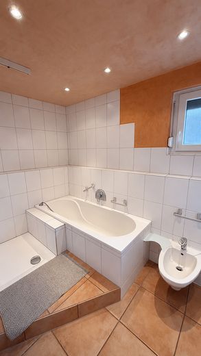 125 m² umeblowane mieszkanie 4-pokojowe – All-in, home office i miejsca parkingowe – Zdjęcie 10