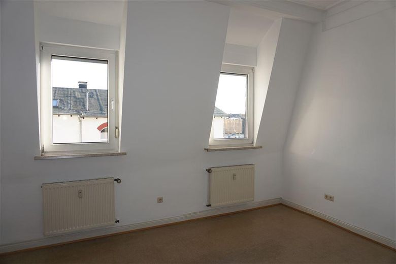 Wunderschönes helles Altbauappartement mitten in Trier mit Stuckdecken und Einbauküche – Schlafzimmer