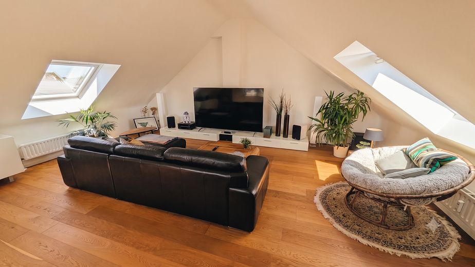 Großzügige Maisonette-Wohnung mit Süd-Balkon in Zentrumnähe – Wohnzimmer