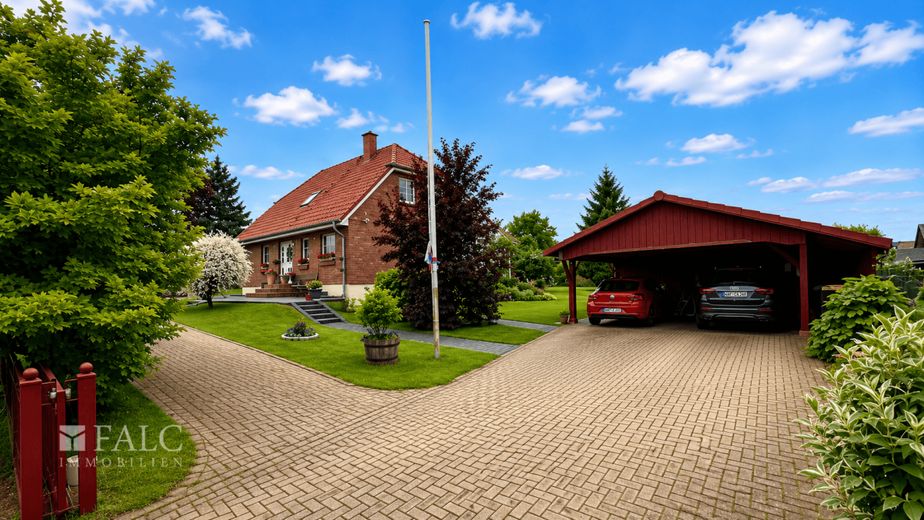 ***Traumhaus mit besonderem Flair - Hochwertig modernisiert und sofort bezugsbereit*** – Außenansicht