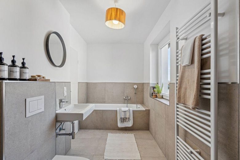 AKTUELL RESERVIERT!    Ein Zuhause zum Wohlfühlen –  5 Zimmer-Reihnmittelhaus in Oyten – Duschbad