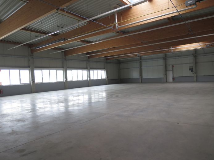 Halle mit Ausstellungs- Verkaufs- Lager- Büros und Nebenräumen, Aufteilung evtl. in 3 Teilbereiche. – Foto 14