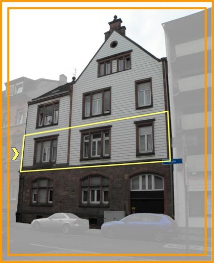 Großzügige Wohnung mit Hinterhof-Terrasse in Bahnhofsnähe – Lage im 1. Obergeschoss