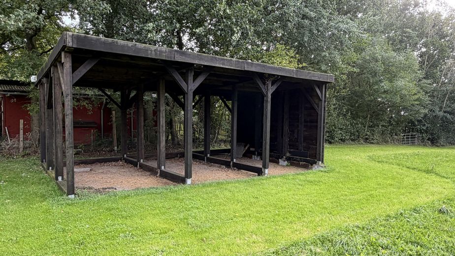 Resthof mit Nebengebäude und bebauugsfähigem Grundstück – Unterstand