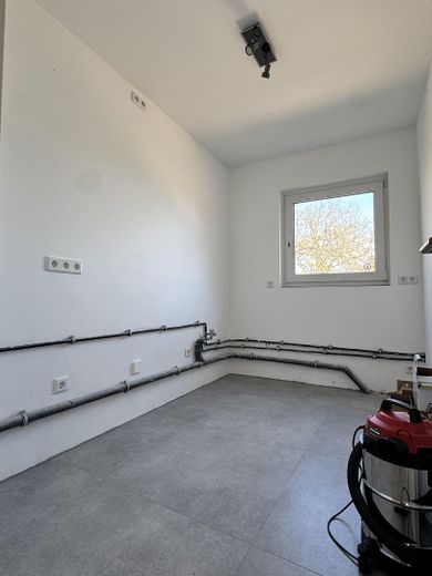 Ubicación perfecta, renovada con materiales de alta calidad: exclusivo apartamento de 3 habitaciones – Küche