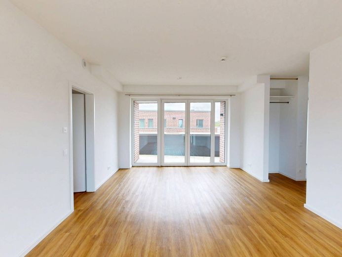 Wohntraum in Rissen: 3-Zimmer-Dachgeschosswohnung mit 2 Dachterrassen, eigenem Lift, EBK uvm. – Ansicht III: Wohn- und Esszim…