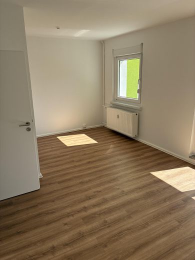Frisch renovierte 2-Zimmer-Wohnung mit Balkon & Einbauküche – ideal für WG oder Singlehaushalt – Schlafzimmer (SZ) 2