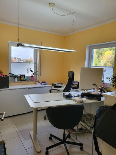 Schönes EFH mit exklusiver Ausstattung – Büro oder HW-Raum