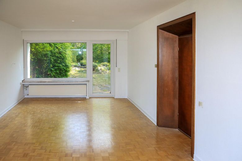 Wohnzimmer in Hauptwohnung