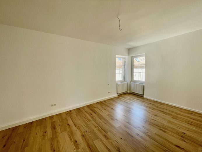 Frisch saniert: 4ZKB, 116 m² + Kellerabteil, Fußgängerzone – 2,70 m Deckenhöhe, Haustechnik neu – Schlafzimmer