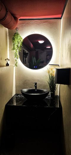 „Nowo wyremontowany bar-lounge w Ludwigsburgu – elastyczne wykorzystanie – poszukiwany nowy najemca” – Toilette Damen
