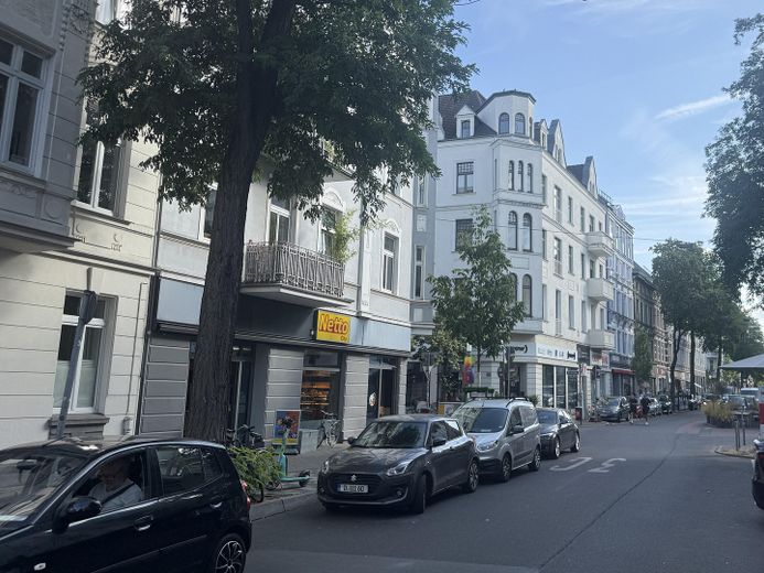 Viel Platz für Zuhause oder Praxis in Unterbilk – Lorettoviertel