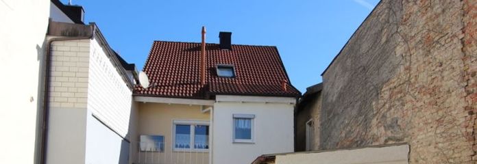 Wohnhaus mit Hinterhofgarten im Plattlinger Zentrum