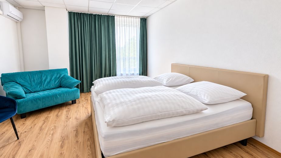 TOP 1R=34m², 2R= 7m², 3 R= 114m² umeblowane apartamenty, również do wynajmu krótkoterminowego – Schlafzimmer Appartement 2