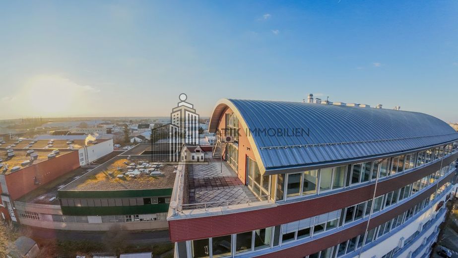 ATIK: Penthouse mit Dachterrasse in zentraler Lage mit exzellenter Verkehrsanbindung- provisionsfrei – Drohnenaufnahme