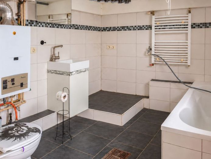 Immobile da ristrutturare con potenziale – locata e con giardino privato – Foto 1