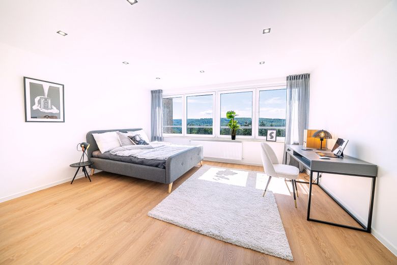 Sofort bezugsfrei: Barrierefreie 135m²-Wohnung (3 Zi.) mit Balkon, Stellplatz, Pool & Sauna – Kleineres Schlafzimmer 2