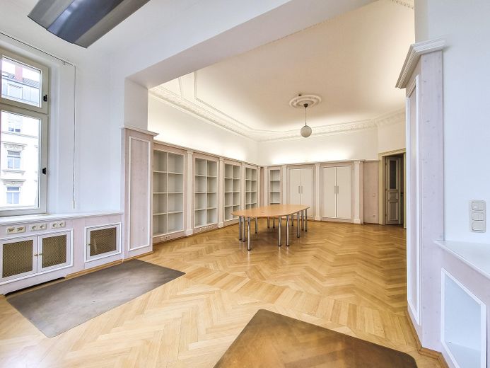 Exklusive Bürofläche in Herrschaftlicher Villa mit Stellplätzen im Hof und Alarmanlage – Foto 22