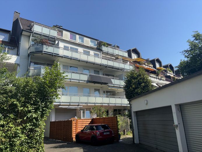 Helle 3-Zi Wohnung mit großzügigen Balkon – Hausansicht