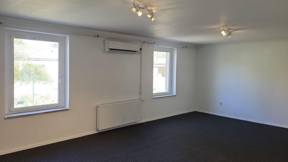 Offices, AI factory/data center with 600 kWp electricity, business apartment, commercial space directly at the train station – Photo 16