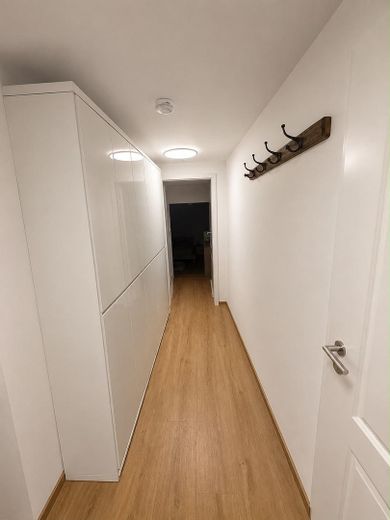 Appartement exclusif de 4 pièces dans la vieille ville avec terrasse sur le toit | Climatisation | Pompe à chaleur – Flur