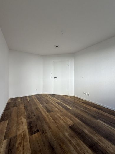 Trilocale al piano terra quasi nuovo con terrazza e giardino – Zimmer