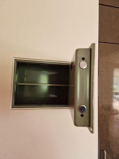 Eingebauter Wandsafe