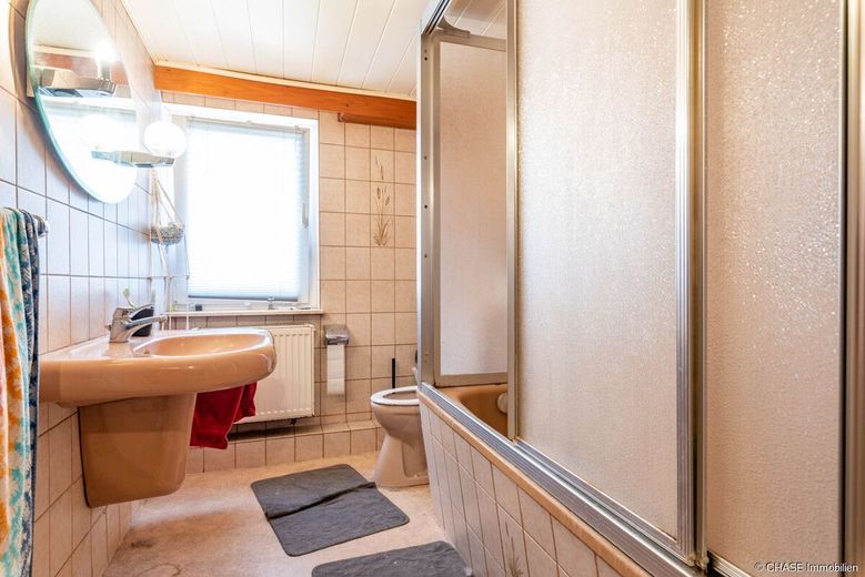 Renditestarkes Mehrfamilienhaus in Blomberg mit TOP-Faktor - zentral, solide und vollvermietet! – EG Links - Badezimmer