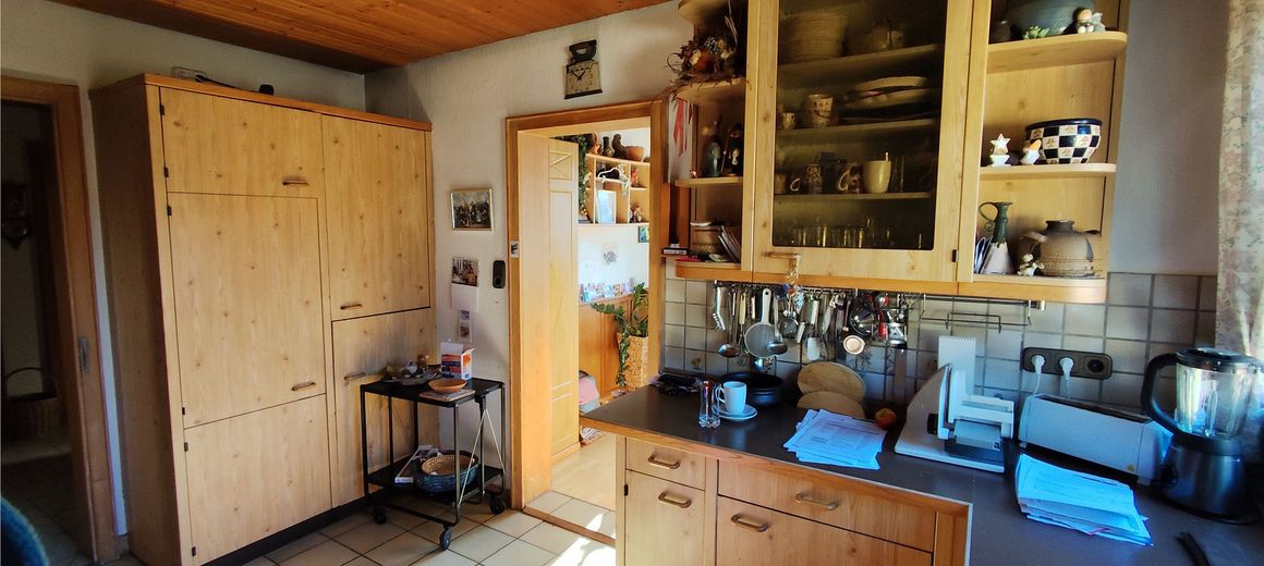 Schwarzwald-Mehrfamilienhaus in außergewöhnlicher und unverbaubarer Südlage in Oppenau- MAKLERFREI ! – Küche