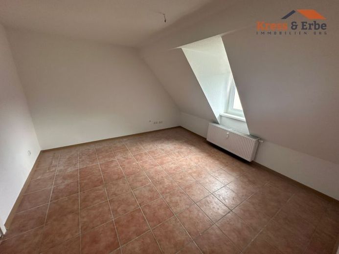 Gemütliche 2-Zimmer-Dachgeschosswohnung mit Einbauküche im Herzen von Schlüchtern – Foto 1