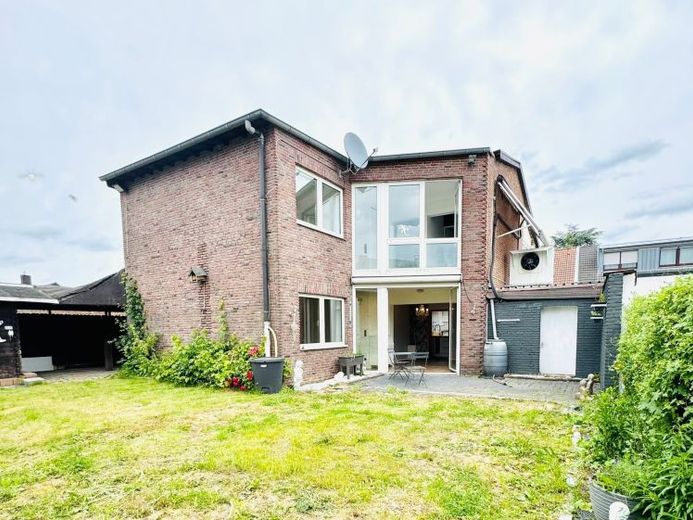 ++ FREISTEHEND mit Einlieger - Machen Sie was draus! Viel Platz, Garten, Garage + WP sind da! ++ – Foto 1