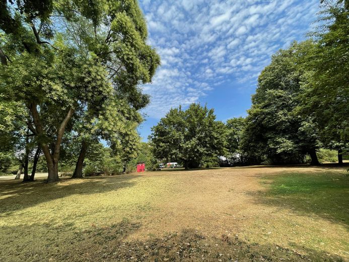 Park - 2 Minuten fußläufig