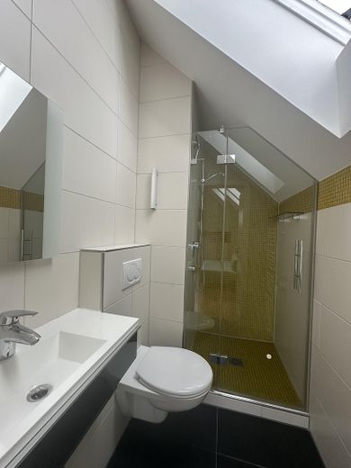 Provisionsfrei - Großzügige, lichtdurchflutete DG-Maisonette Wohnung - Fasangarten - provisionsfrei – Bad 3