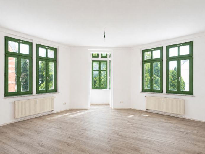 Neuer Fußboden möglich: helle 3-Zimmerwohnung mit Gäste-WC, Dusche + Wanne! – Foto 1