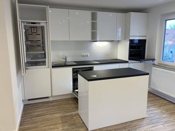 Zweitbezug nach Kernsanierung. Moderne & zentral gelegene 6-Zimmer Wohnung mit EBK – Neue EBK mit AEG Elektrogeräte