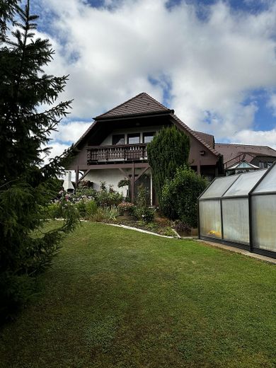 Gepflegtes Einfamilienhaus mit Weitblick und Pool in Kollau – Außenansicht Rückseite